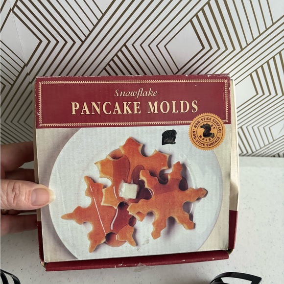 Williams Sonoma Christmas Pancake 2 Mold Nonstick Snowflake - Picture 2 of 4